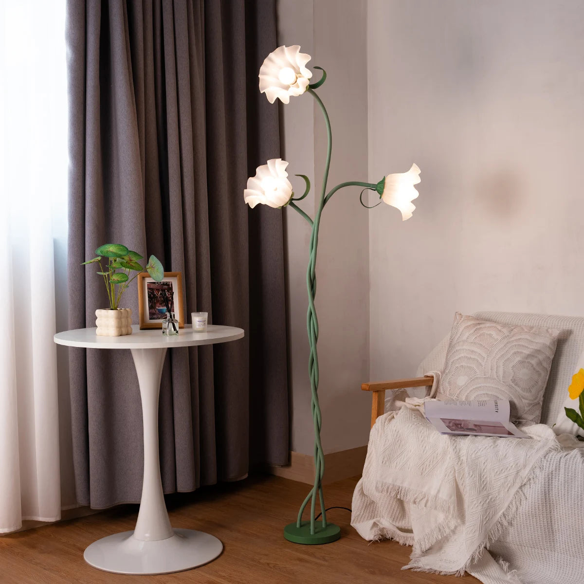 Retro Flower Floor Lamp – Dimmable with Flexible Neck Shaft
