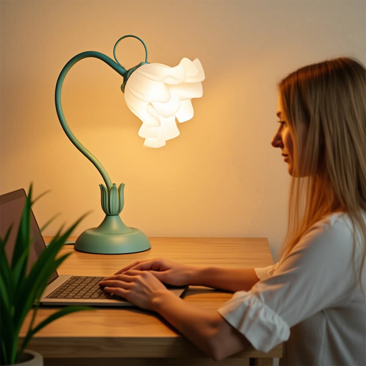 Vintage Flower Bedside Lamp – Elegant Green Accent Lighting