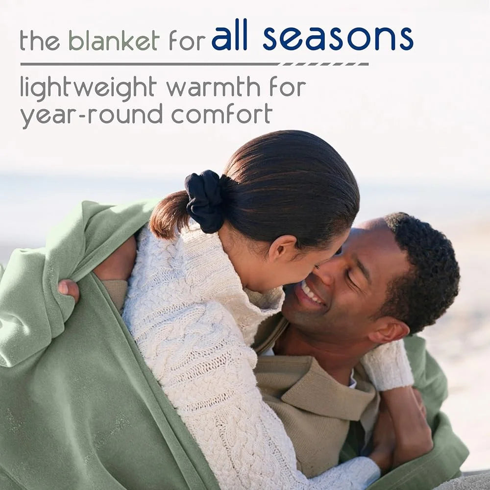 Super Soft Lightweight Insulating Plush Blanket - All Seasons