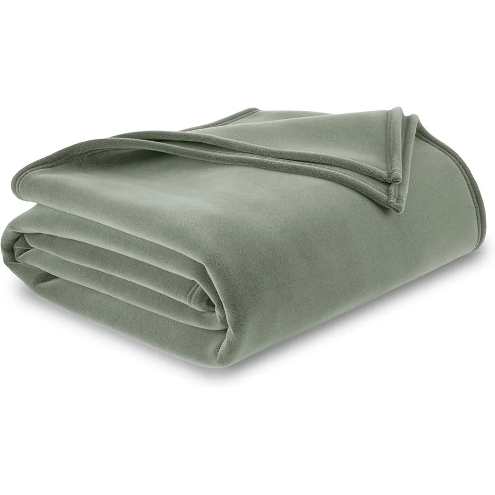 Super Soft Lightweight Insulating Plush Blanket - All Seasons